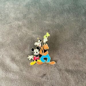 Friends are Forever Disney Parks Trading Pin_Mickey Mouse & Goofy